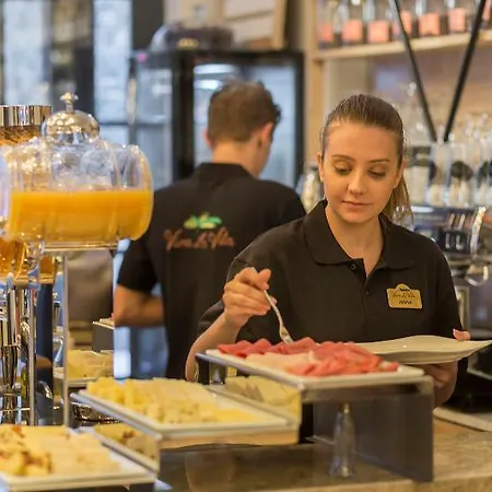 Ξενοδοχείο Viva La Butik 4*