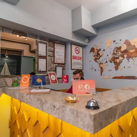 ホテル Viva La Butik イズミル